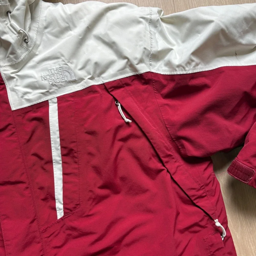 The North Face HyVent Ski Jacket Mens XL Red White Hooded Insulated Winter Coat